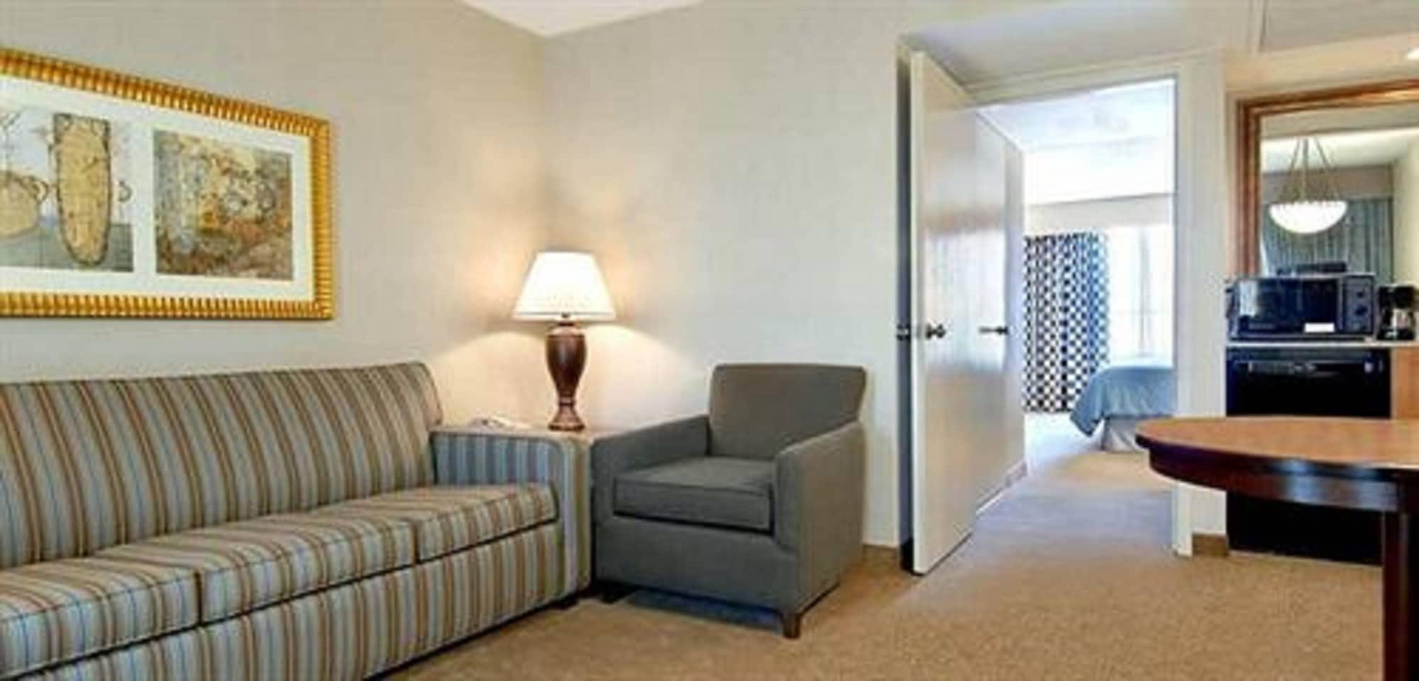 Embassy Suites By Hilton Piscataway Somerset Bagian luar foto