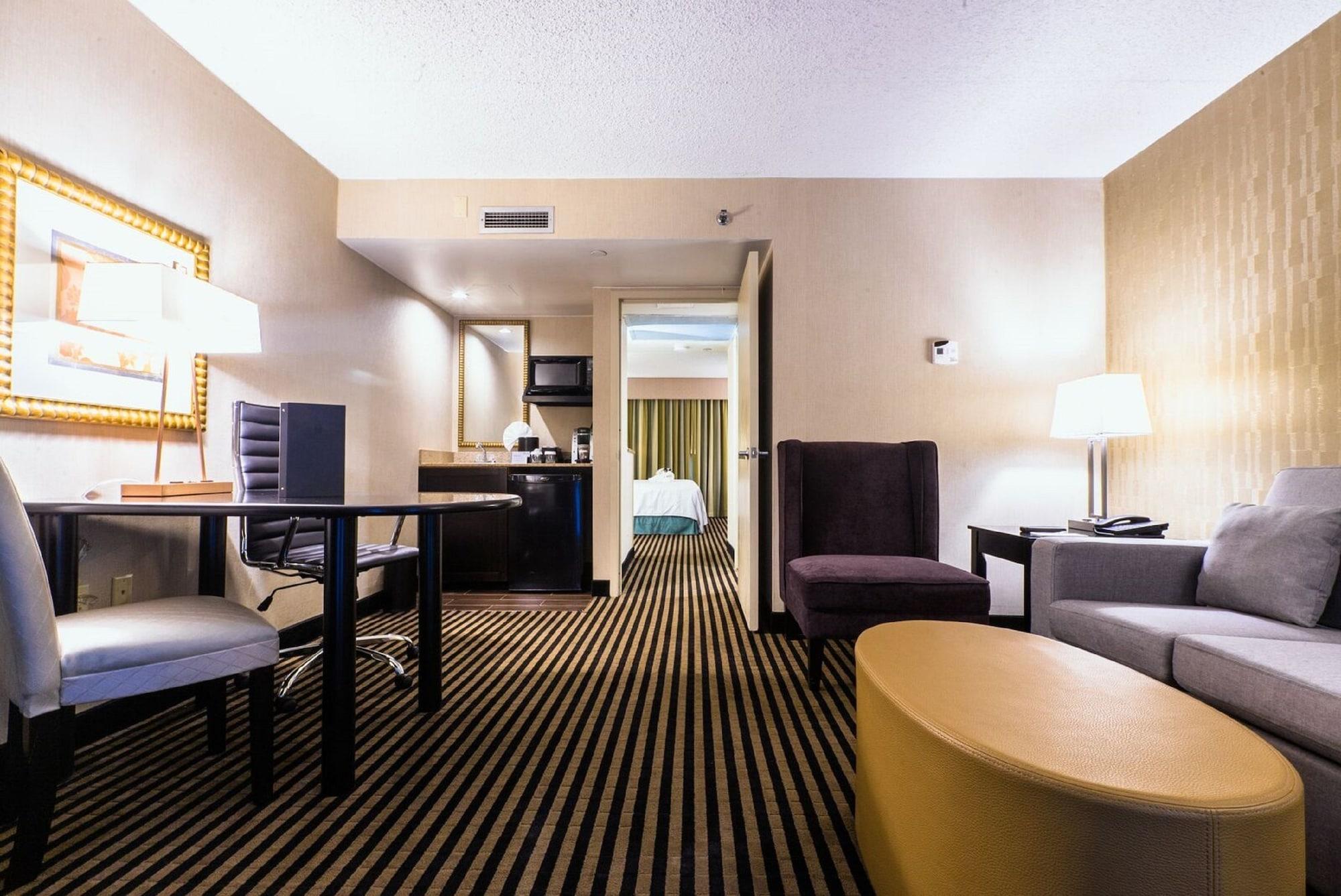 Embassy Suites By Hilton Piscataway Somerset Bagian luar foto