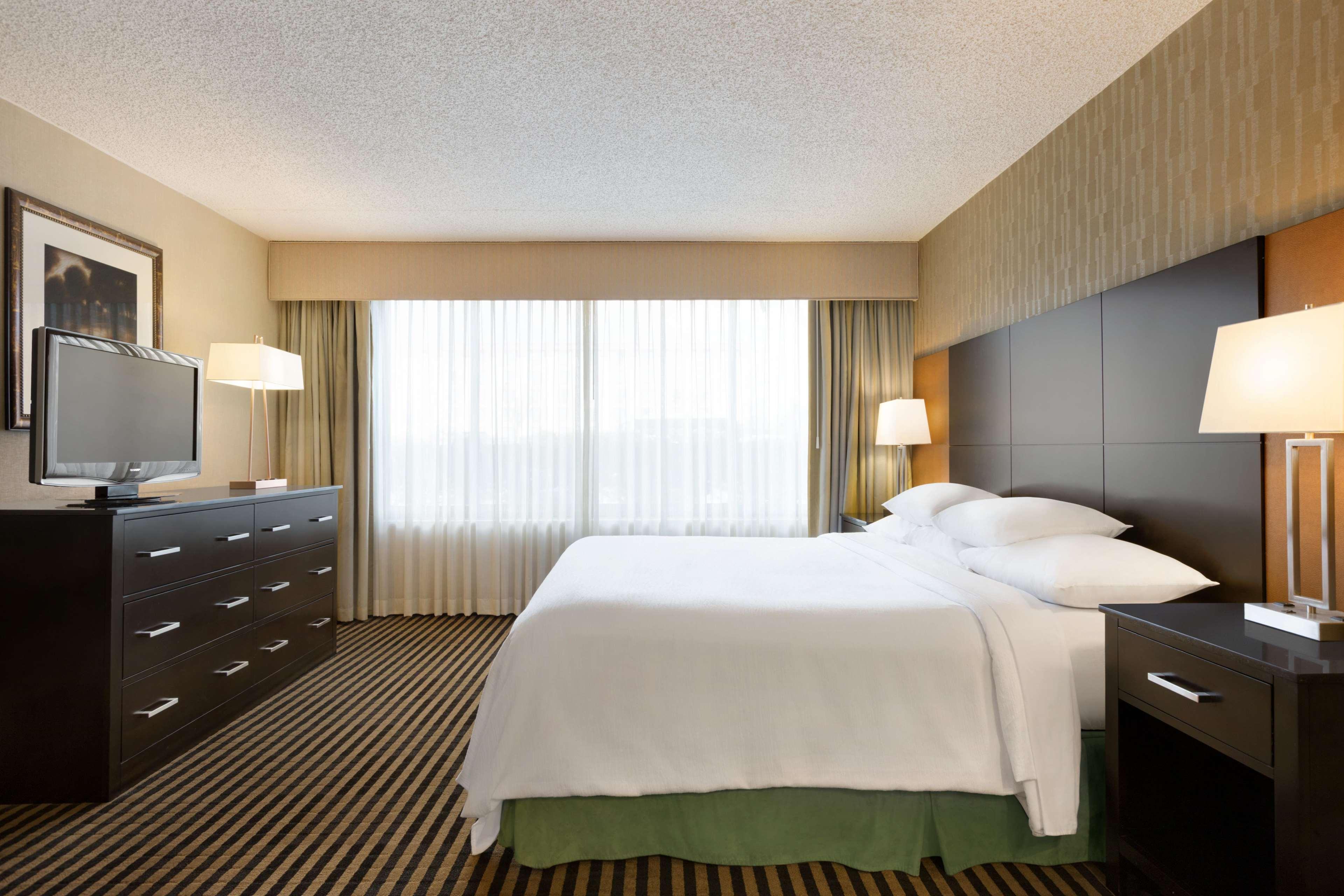 Embassy Suites By Hilton Piscataway Somerset Bagian luar foto