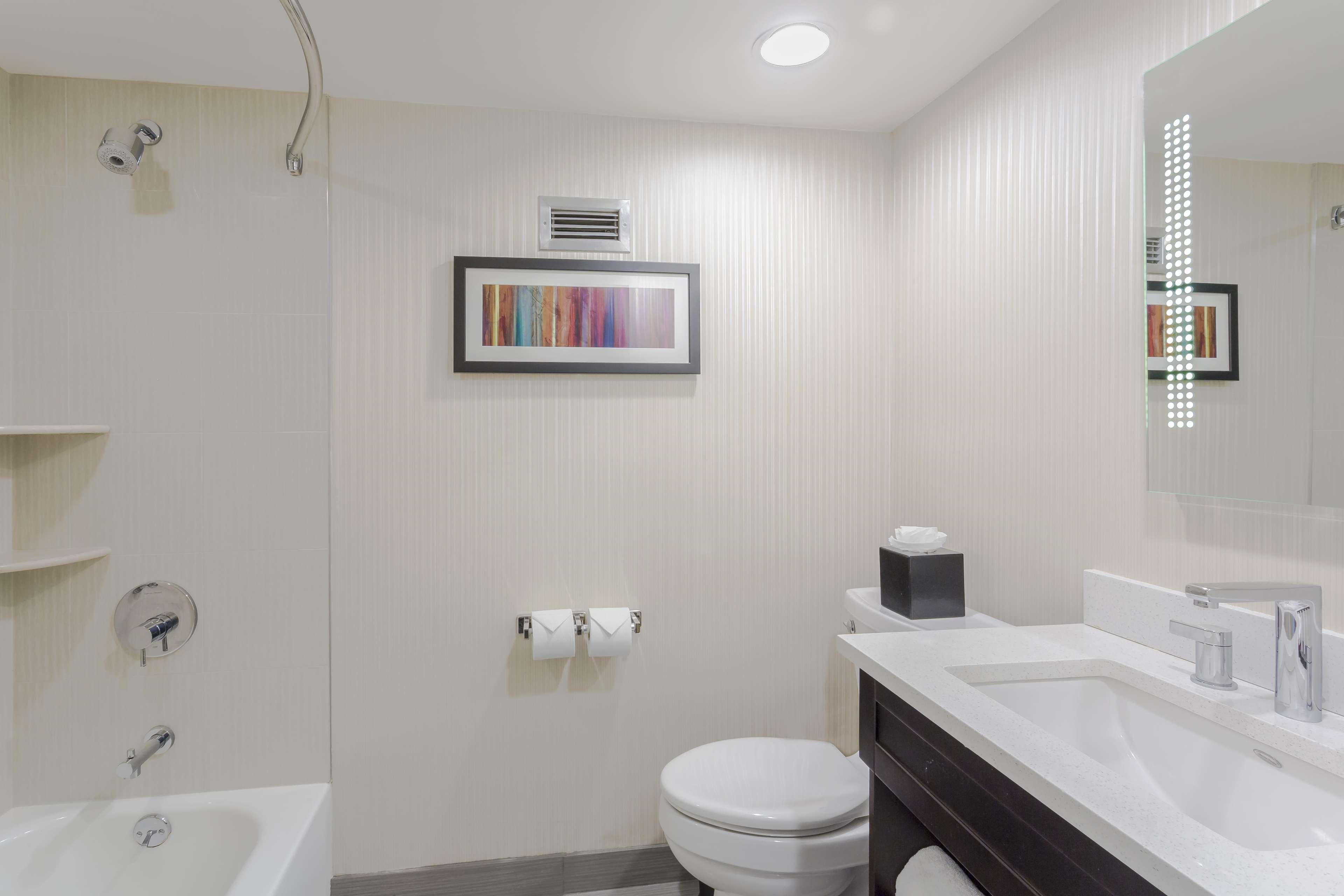 Embassy Suites By Hilton Piscataway Somerset Bagian luar foto