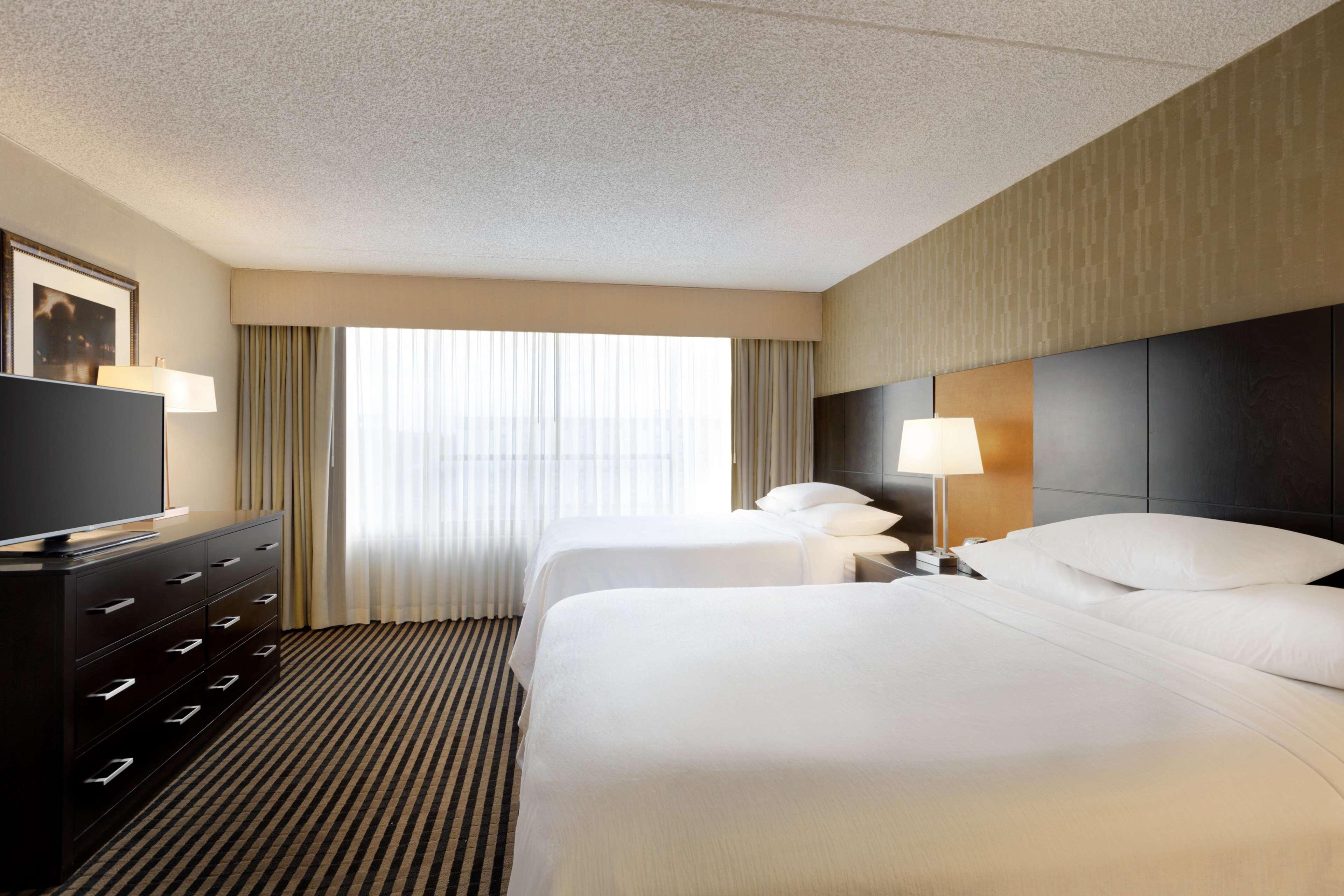 Embassy Suites By Hilton Piscataway Somerset Bagian luar foto