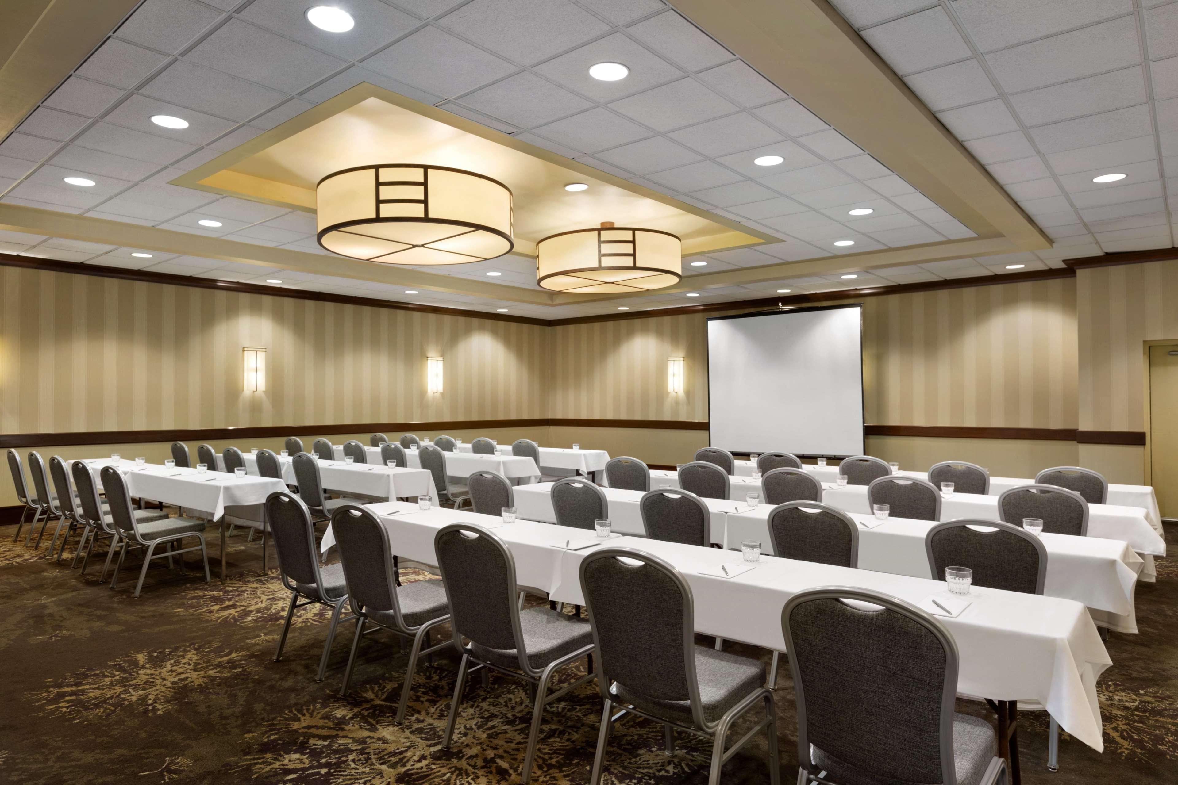 Embassy Suites By Hilton Piscataway Somerset Bagian luar foto