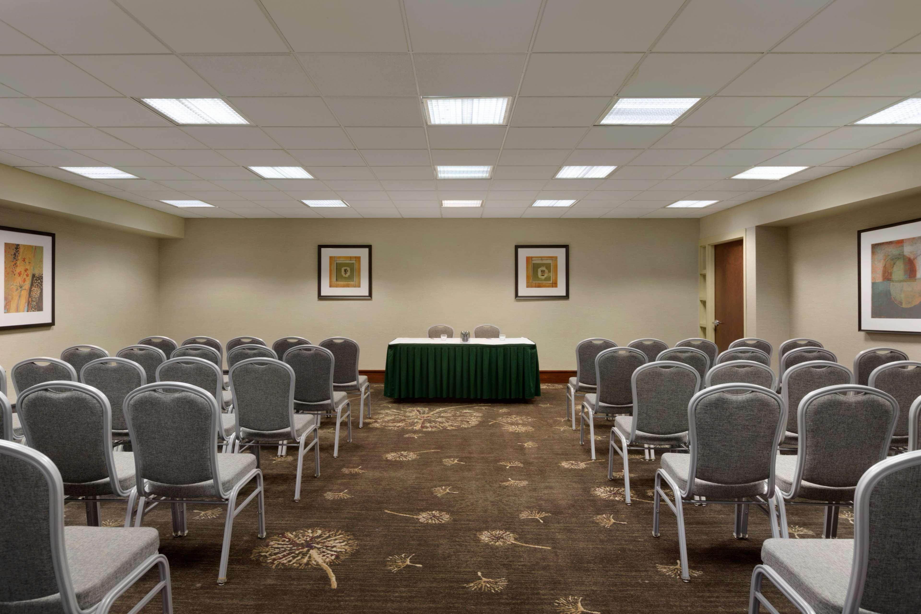 Embassy Suites By Hilton Piscataway Somerset Bagian luar foto