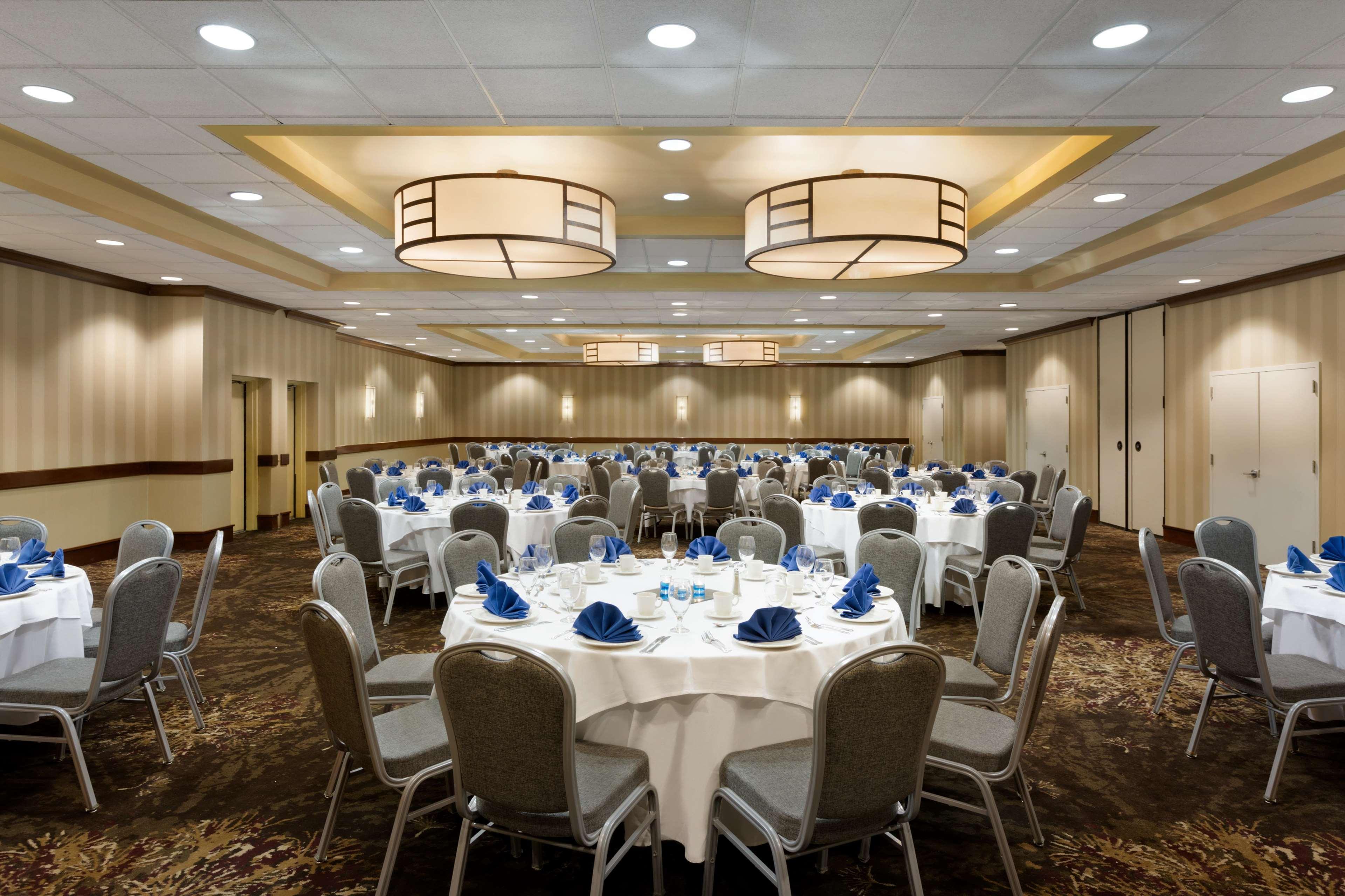 Embassy Suites By Hilton Piscataway Somerset Bagian luar foto