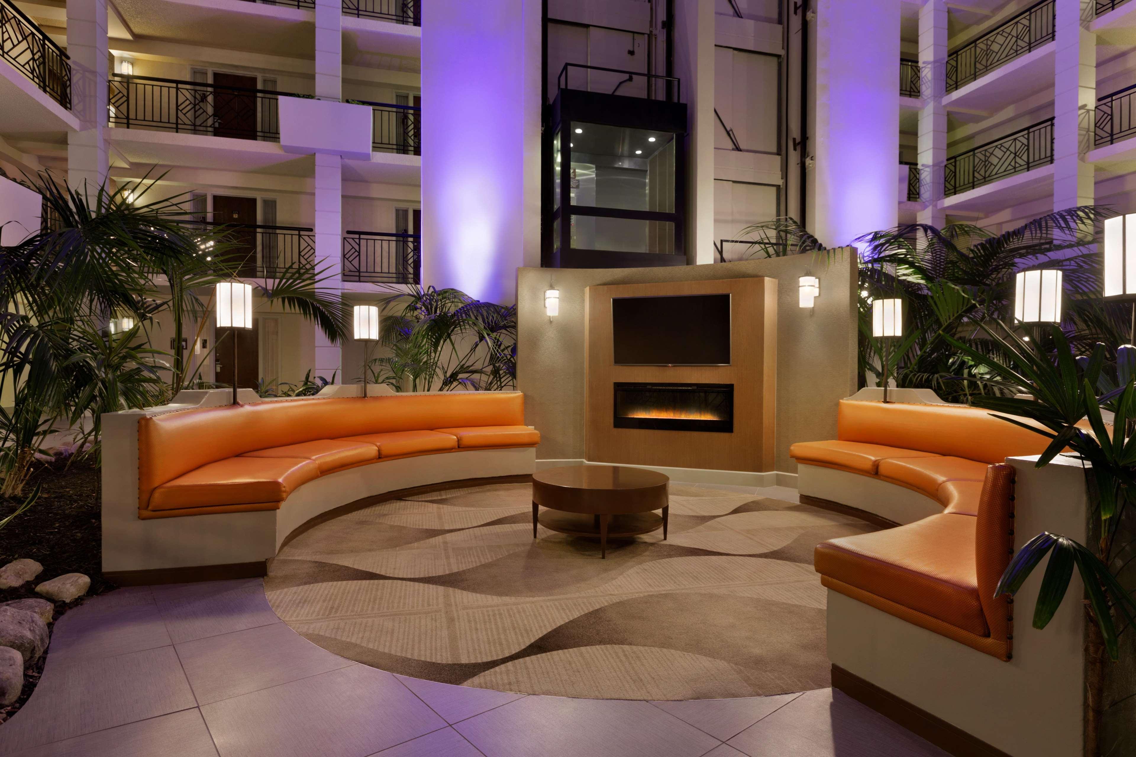 Embassy Suites By Hilton Piscataway Somerset Bagian luar foto