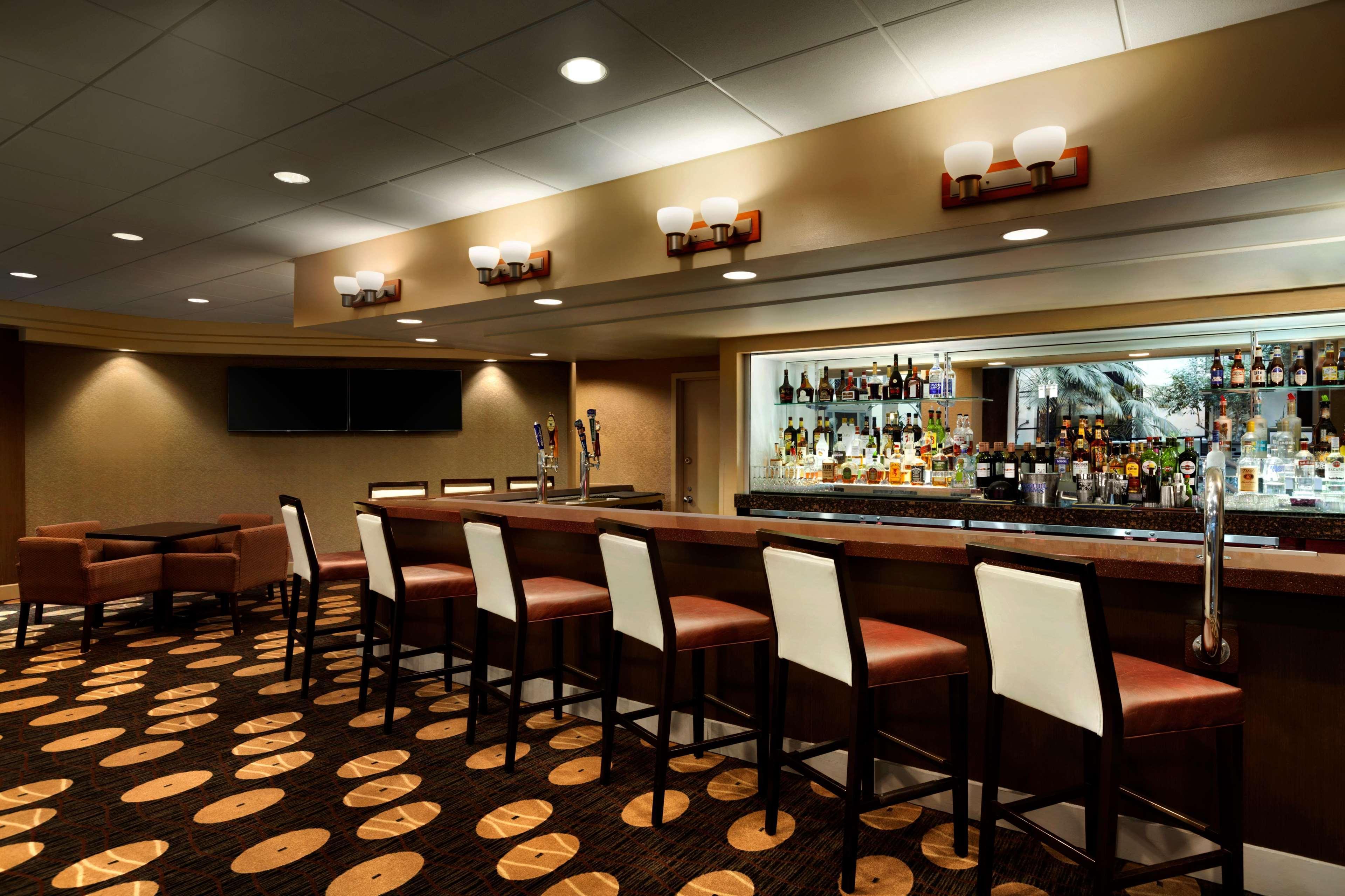 Embassy Suites By Hilton Piscataway Somerset Bagian luar foto