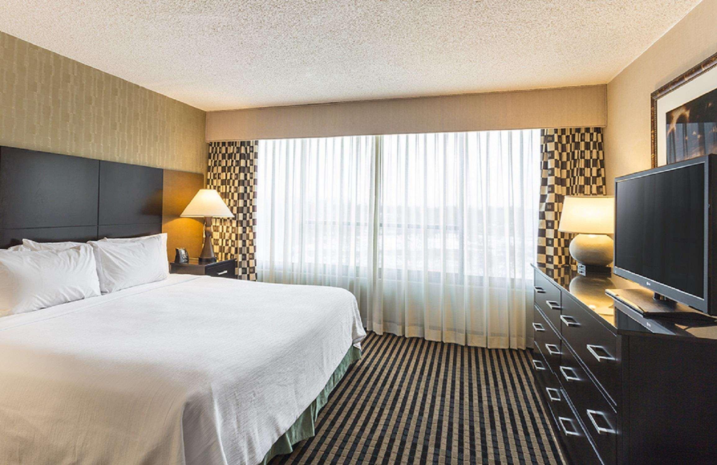 Embassy Suites By Hilton Piscataway Somerset Bagian luar foto
