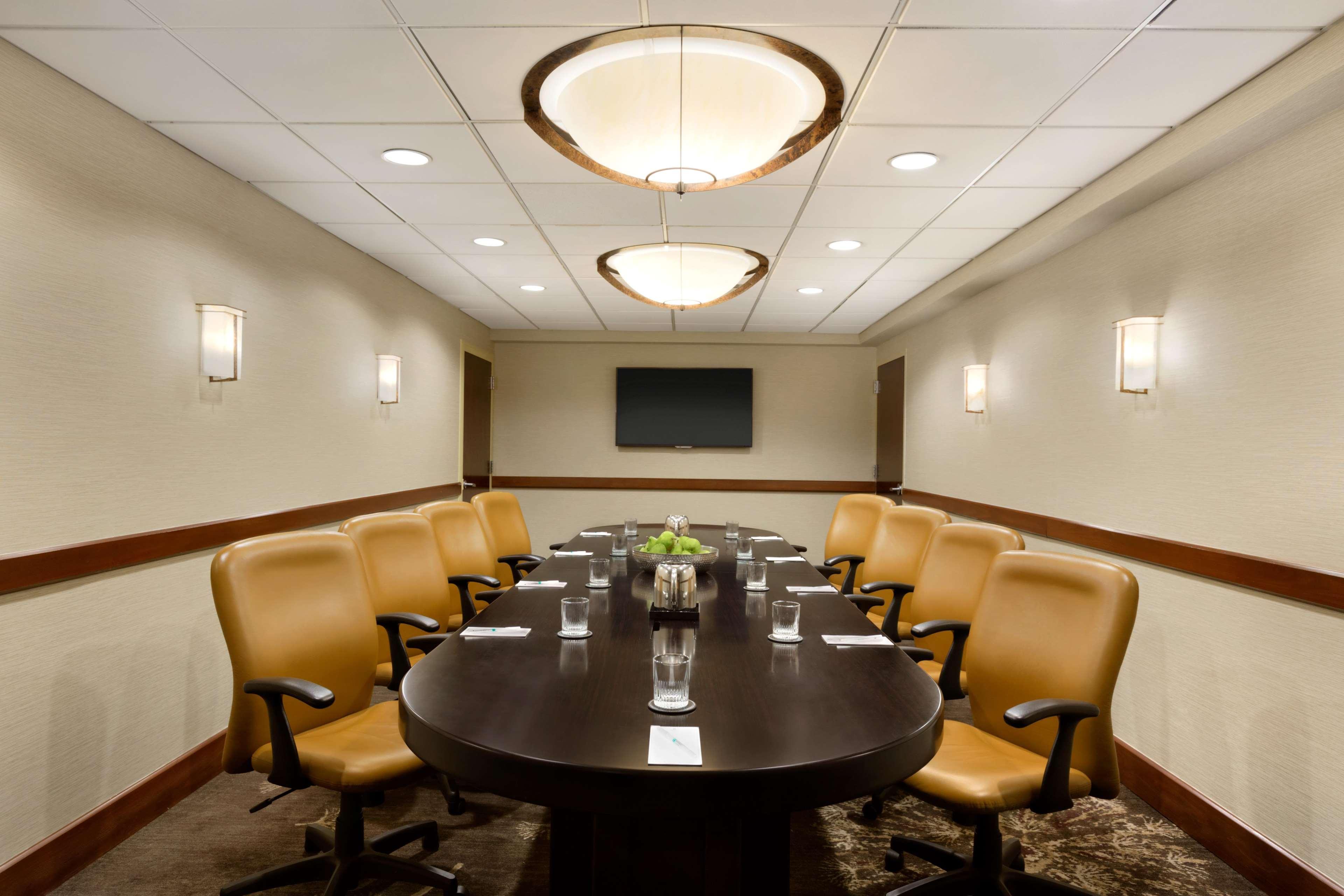 Embassy Suites By Hilton Piscataway Somerset Bagian luar foto