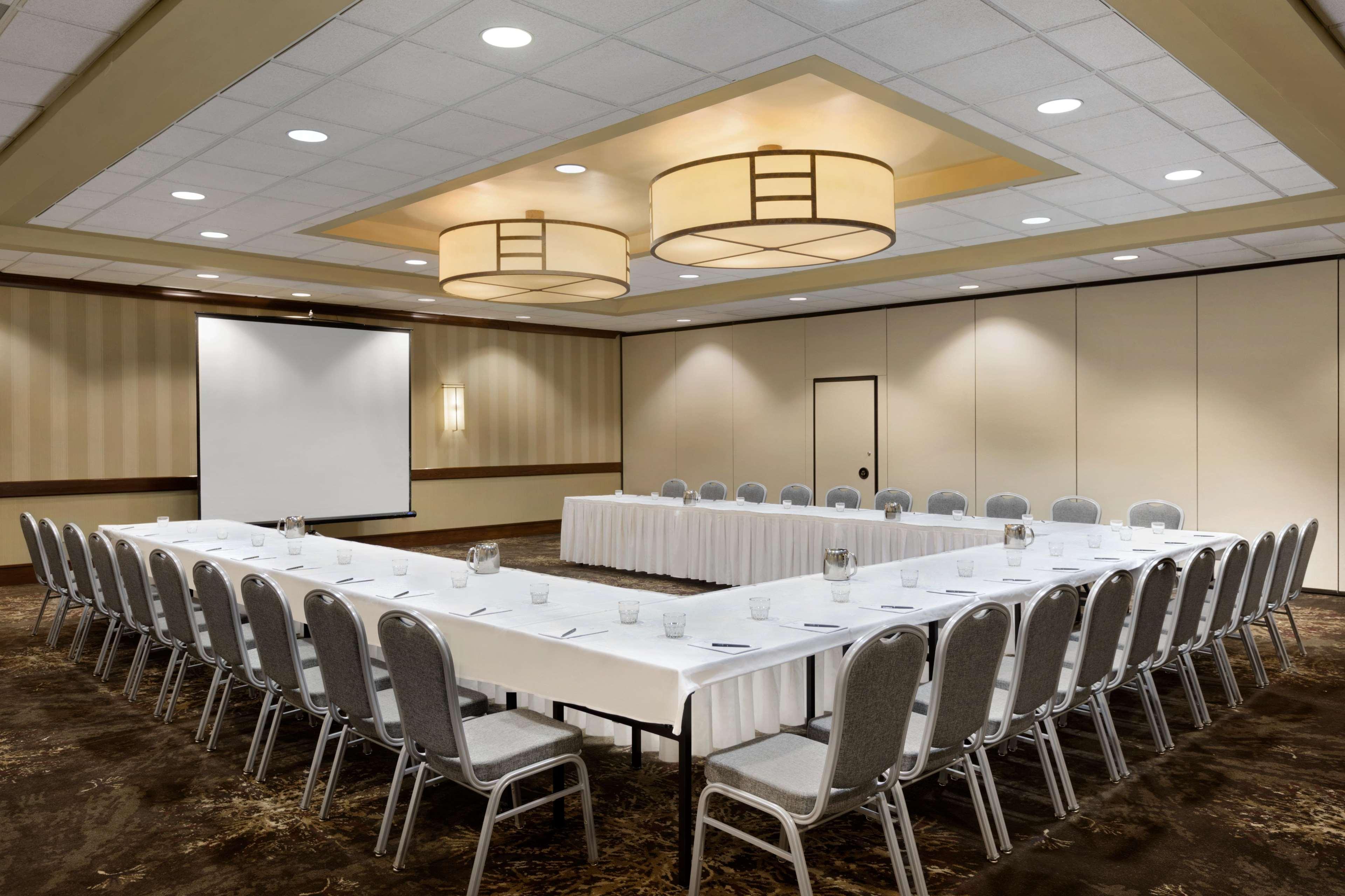 Embassy Suites By Hilton Piscataway Somerset Bagian luar foto