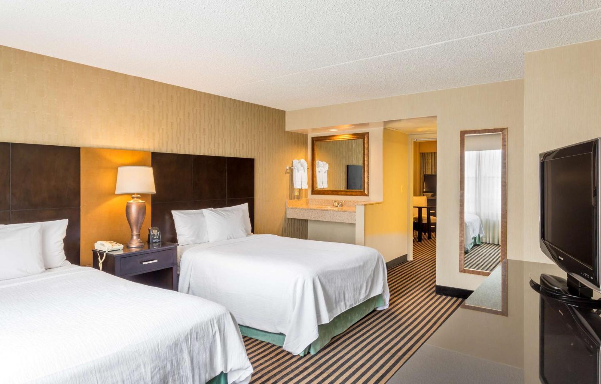 Embassy Suites By Hilton Piscataway Somerset Bagian luar foto