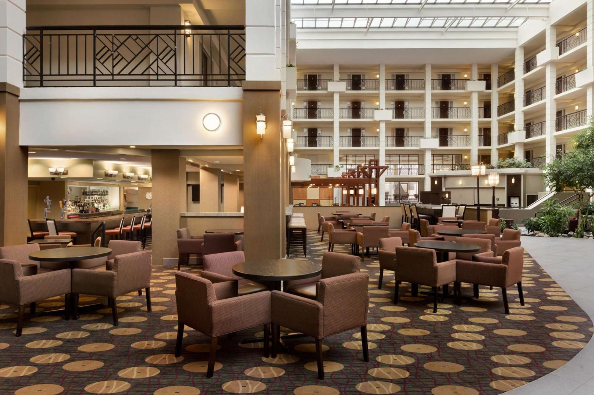 Embassy Suites By Hilton Piscataway Somerset Bagian luar foto