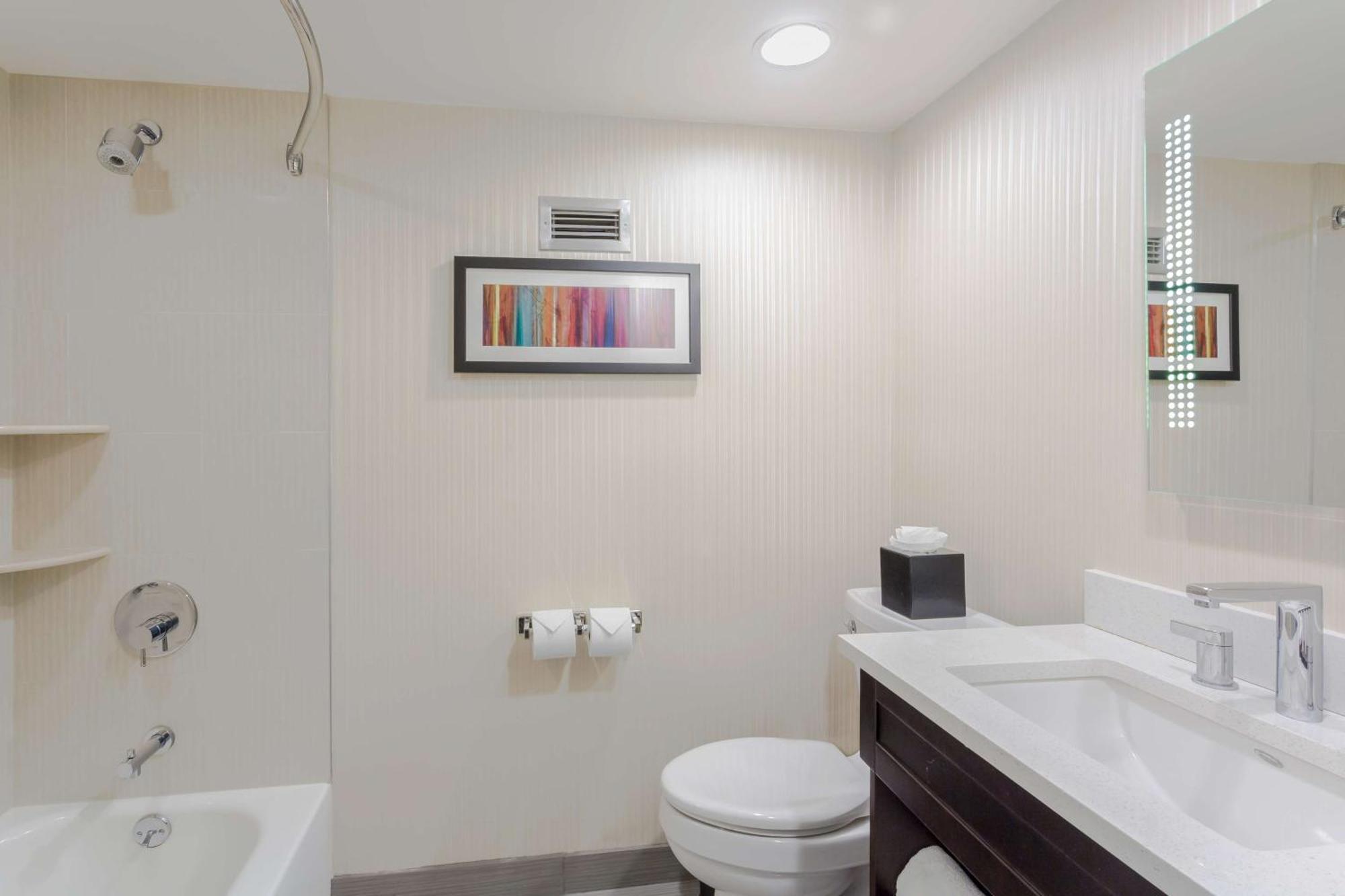 Embassy Suites By Hilton Piscataway Somerset Bagian luar foto