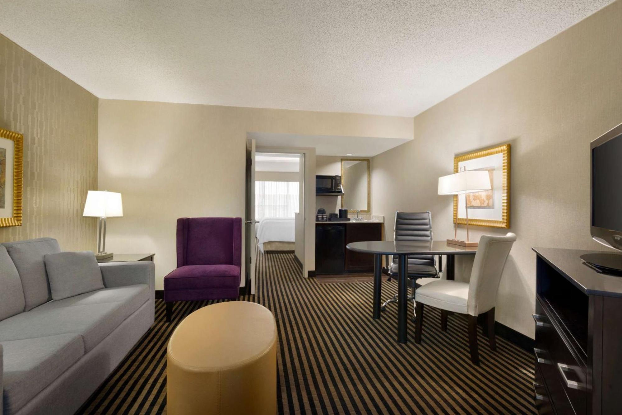 Embassy Suites By Hilton Piscataway Somerset Bagian luar foto