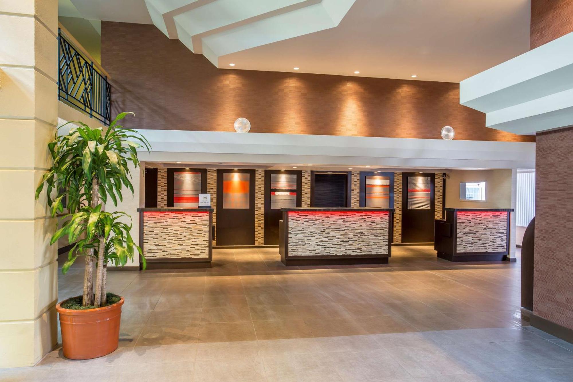 Embassy Suites By Hilton Piscataway Somerset Bagian luar foto