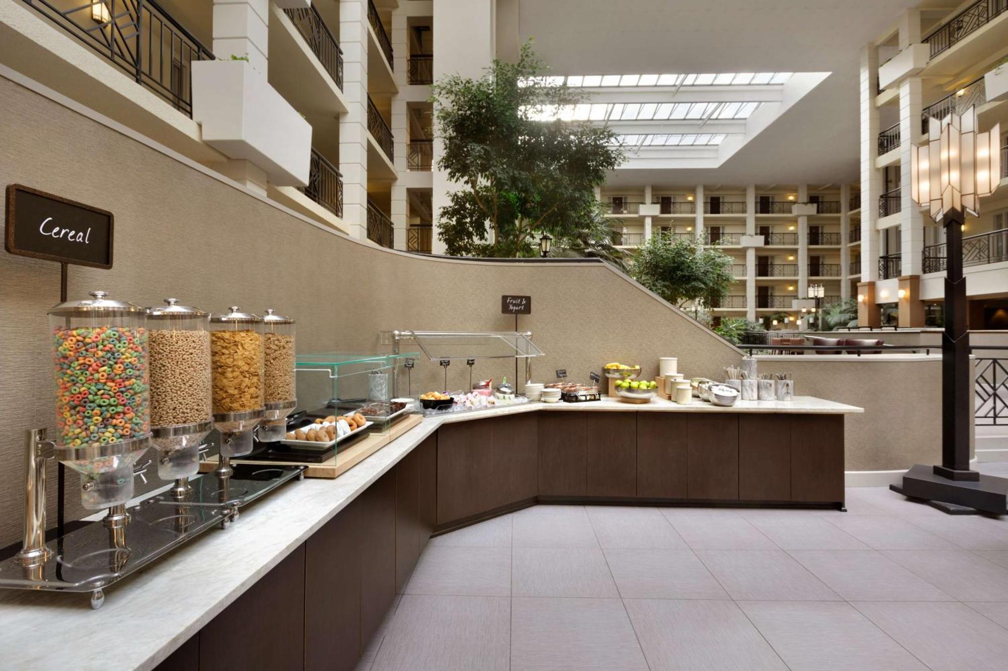 Embassy Suites By Hilton Piscataway Somerset Bagian luar foto